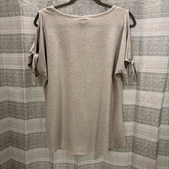 Women’s Grey & Floral Cold Shoulder Top Size L / Large - Picture 6 of 6
